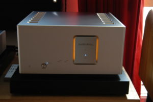 Power ampli Luxman M-800A chuan